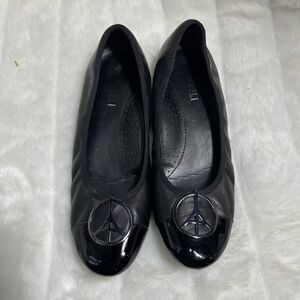Vaneli black leather flats shoes round toe with a silver tone logo accent SZ9M
